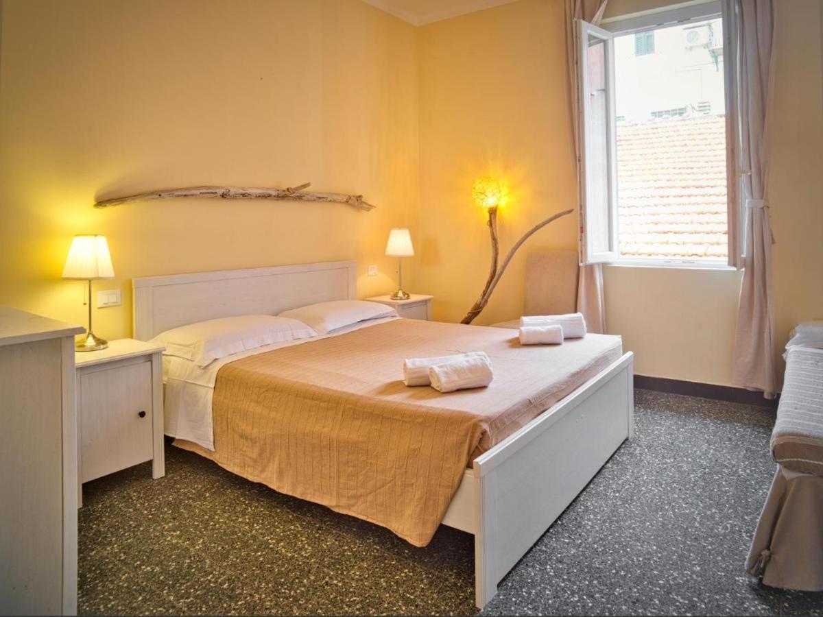 2 Passi Dal Mare Hotel Finale Ligure Luaran gambar