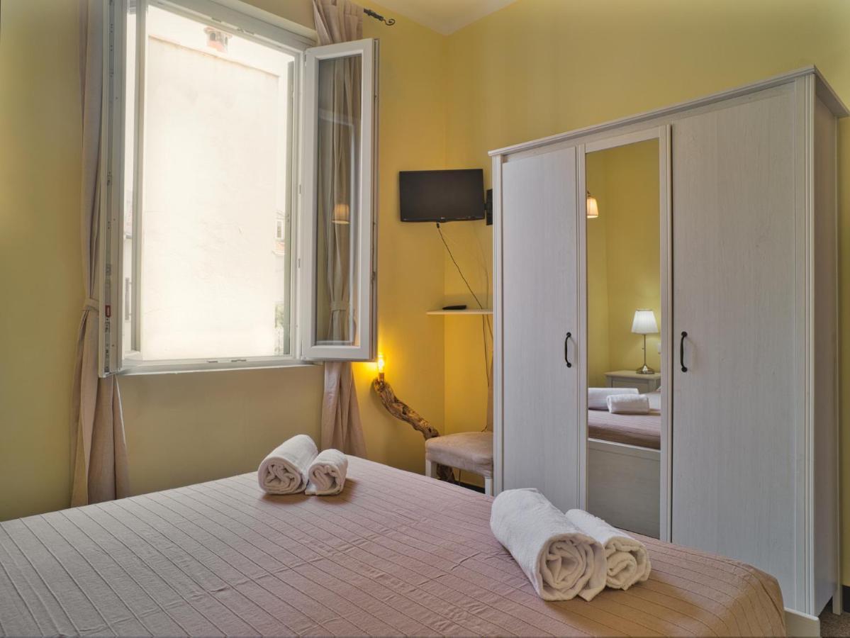2 Passi Dal Mare Hotel Finale Ligure Luaran gambar