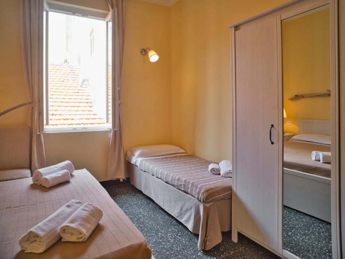 2 Passi Dal Mare Hotel Finale Ligure Luaran gambar